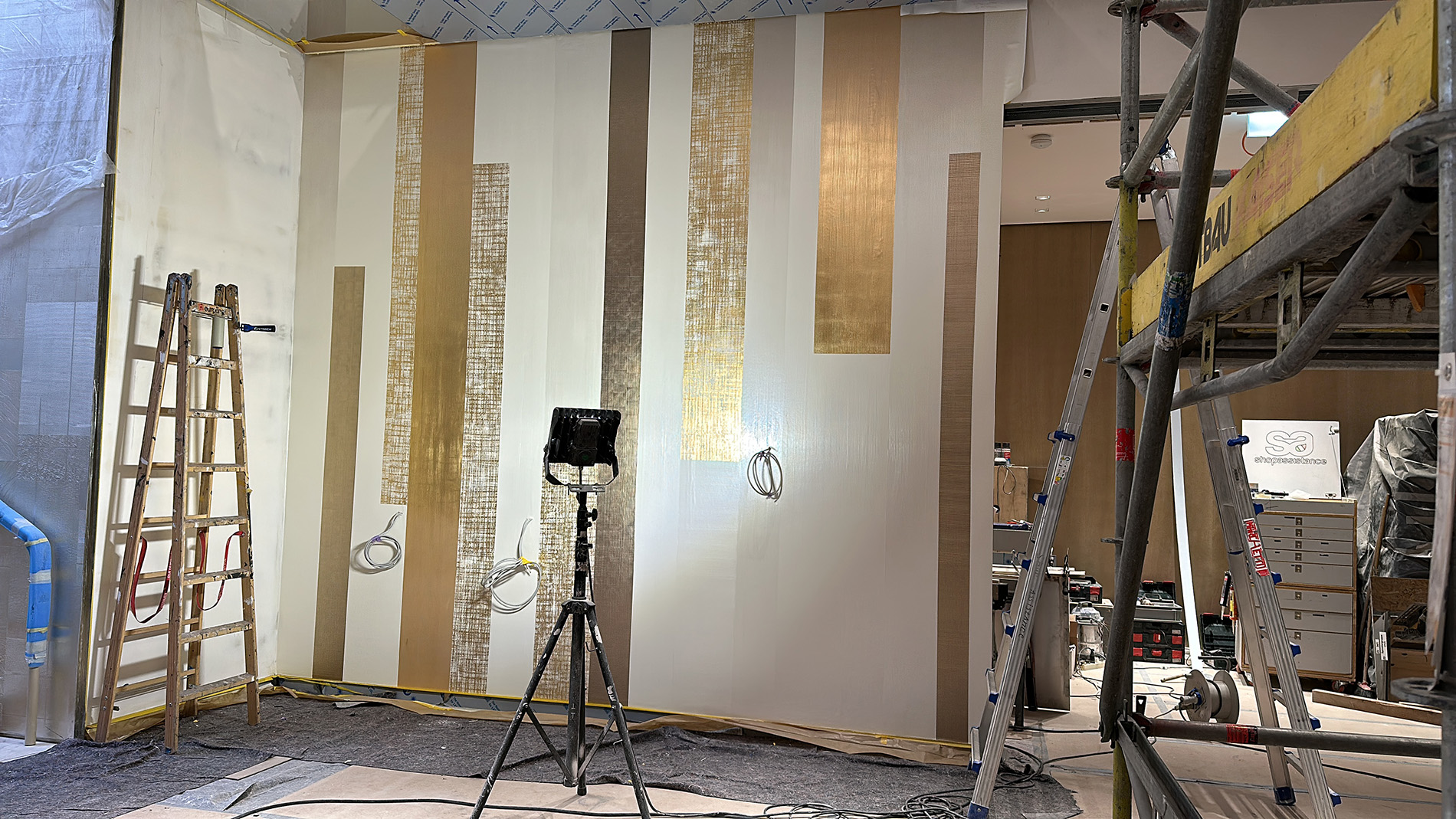 Marosia-Malerbetrieb-Warendorf-Simone-Boehmann-Wanddesign-Gold-weiss